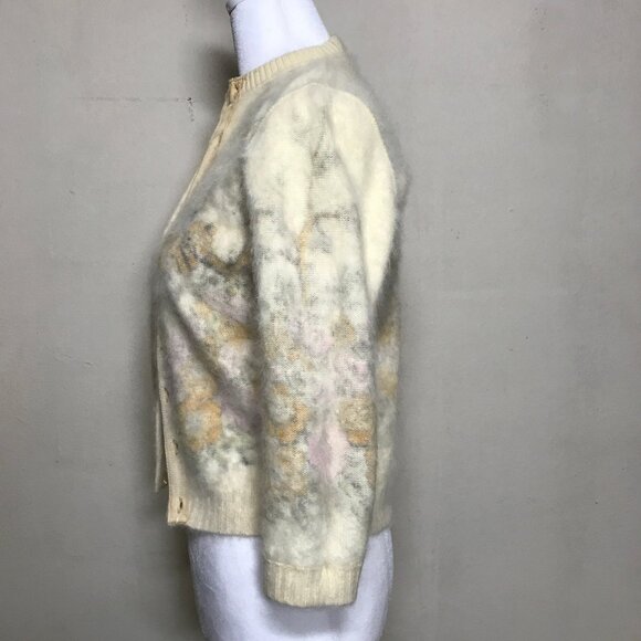 Vintage 1950's Cream Victorian Floral Scene Angora Type Short Cardigan Sweater - Picture 6 of 16